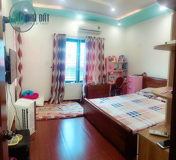 Bán nhà phố Thiên Lôi, diện tích 50m 3 tầng sân cổng riêng, GIÁ 2.25 tỉ