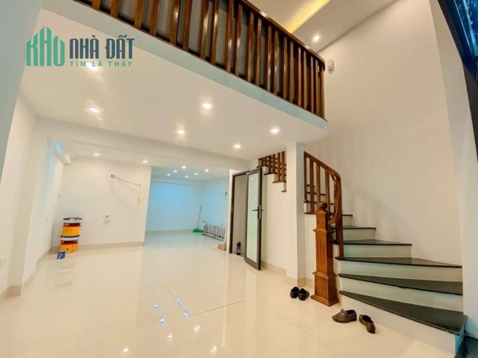 Cần Bán nhà phố Vương Thừa Vũ ô tô thang máy 40m 7Tg MT 4,5m hơn 7 tỷ LHCC.
