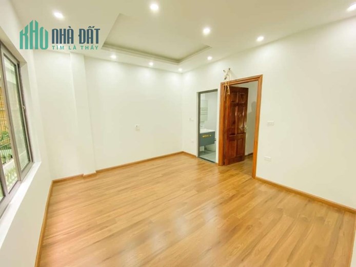 Cần Bán nhà phố Vương Thừa Vũ ô tô thang máy 40m 7Tg MT 4,5m hơn 7 tỷ LHCC.