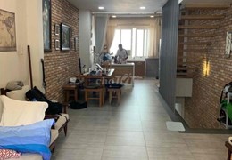 Nhà 2 MT sát đường Đồng Đen, 3 tầng full nội thất
