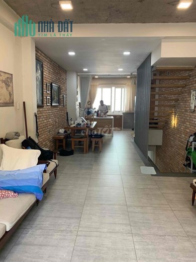 Nhà 2 MT sát đường Đồng Đen, 3 tầng full nội thất