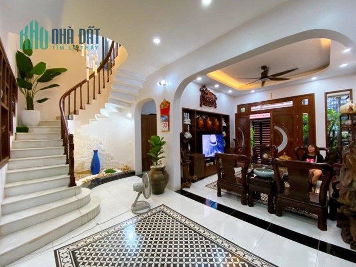 Bán nhà Khương Trung 108.1m x 4 tầng, mt: 5.62m, ngõ thẳng, kinh doanh, nhà đẹp
