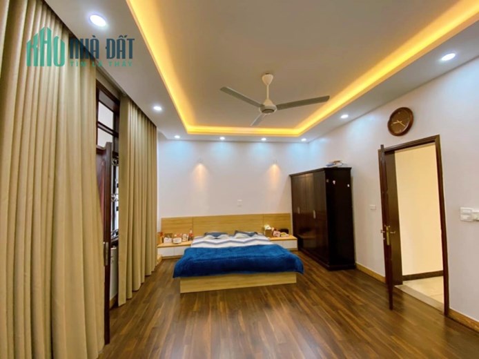 Bán nhà Khương Trung 108.1m x 4 tầng, mt: 5.62m, ngõ thẳng, kinh doanh, nhà đẹp