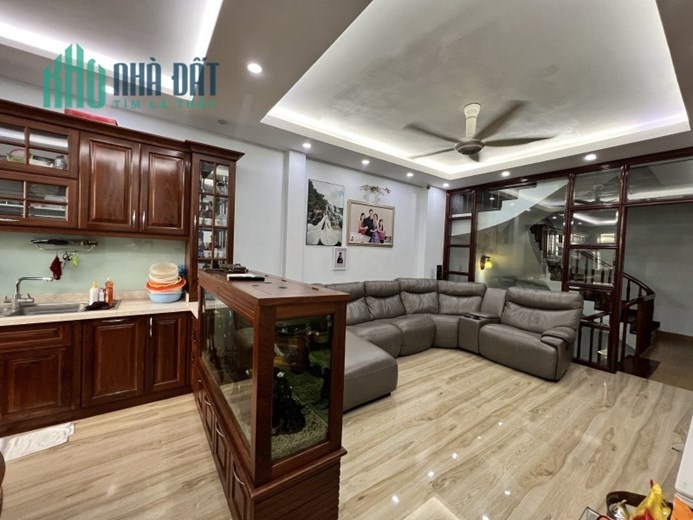 Ba Đình, Phân Lô Ô tô, Nội thất xịn,  KD tốt, Ở sướng: 45m2, 6T, MT4m, 13.3 tỷ