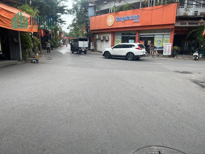Diện tích 120 m mặt tiền 5 m 

Vị trí víp nhất khu vực trục chính đường Nguyễn Văn Cừ
