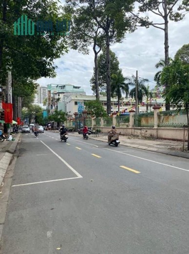 QUẬN 5-NGẢ 4 TRẦN HƯNG ĐẠO-TRẦN BÌNH TRỌNG -20M RA MT-HẺM XE HƠI THÔNG-XÍU 4TỶ