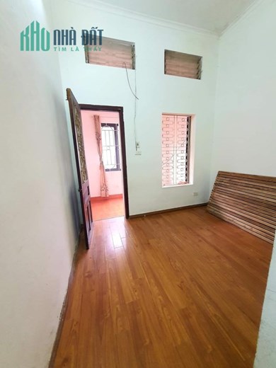 Cần tiền BÁN GẤP nhà Âu Cơ - Tây Hồ - ô tô vào nhà 3 tầng view thoáng 40m giá  chỉ 3.29 tỷ