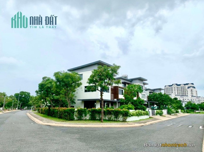 Chủ gửi bán căn biệt thự Swanbay đảo Đại Phước Đơn Lập Vị trí Góc 2 mặt tiền 470m2 Giá Rẻ Nhất