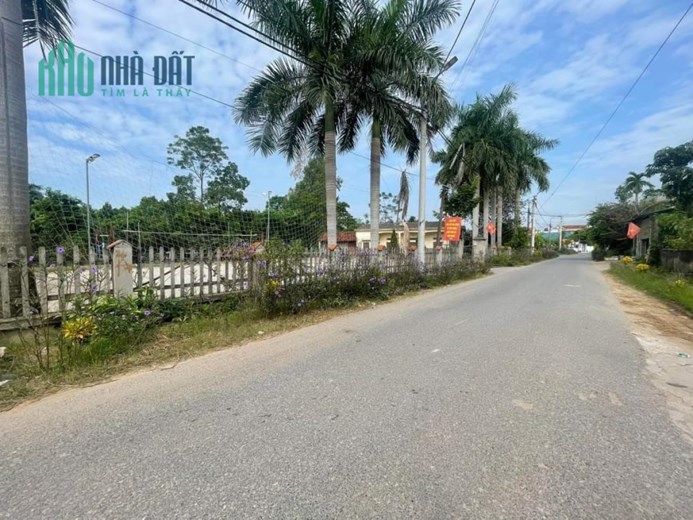 bán gấp ô góc 2 mặt tiền đường trục chính thôn Đồng mận ,Kim long .