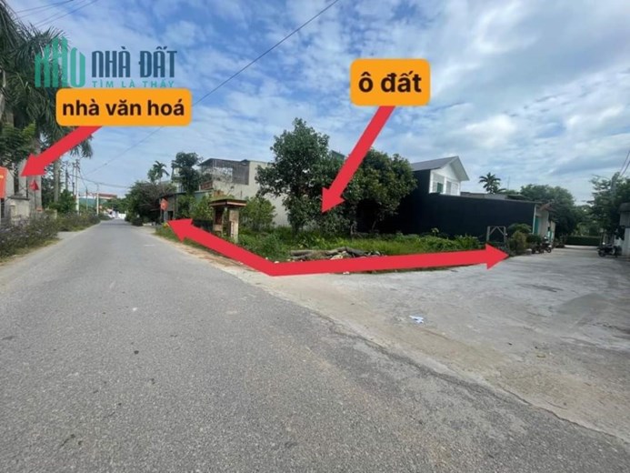 bán gấp ô góc 2 mặt tiền đường trục chính thôn Đồng mận ,Kim long .