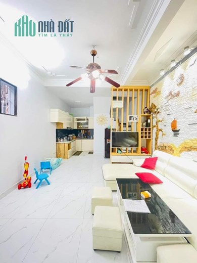 CỰC HIẾM! Lô góc, ngõ ba gác tránh SH, ở luôn bán nhà Xã Đàn