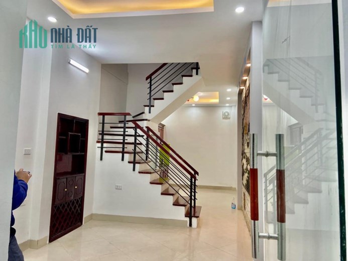 Nhà Trương Định ngã tư mơ  37m2- 5T. ô tô, ở luôn . giá rẻ chỉ 3 tỷ 5. LH 0987136162