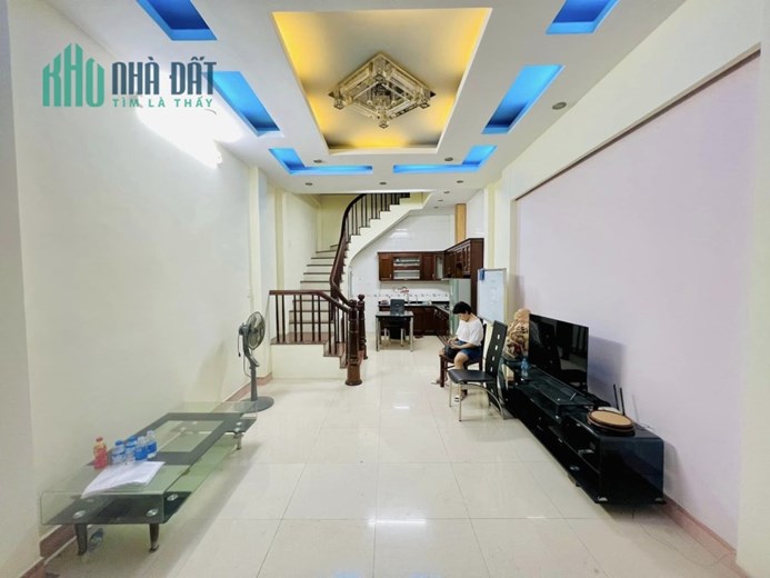 Bán nhà Nguyễn Cảnh Dị, Linh Đàm, 40m2x 5 tầng giá 3,48 tỷ về ở luôn