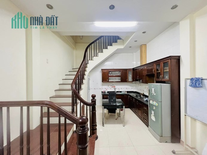 Bán nhà Nguyễn Cảnh Dị, Linh Đàm, 40m2x 5 tầng giá 3,48 tỷ về ở luôn