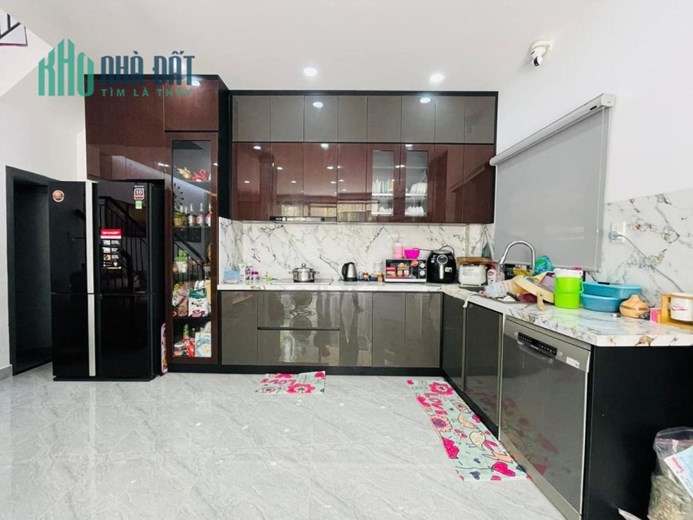 Bán Nhà Phường 8 Quận Gò Vấp 4 Tầng Căn Góc Hẻm Xe Hơi Giá 4 Tỷ 99