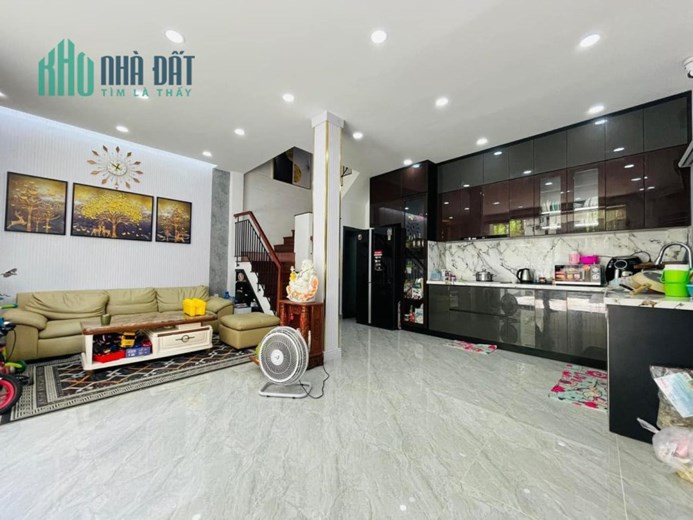Bán Nhà Phường 8 Quận Gò Vấp 4 Tầng Căn Góc Hẻm Xe Hơi Giá 4 Tỷ 99