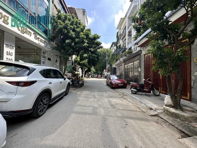 Cần bán nhà mặt phố Văn Quán, có Gara Ô tô, DT 69m x 5 tầng, mới sửa 2021