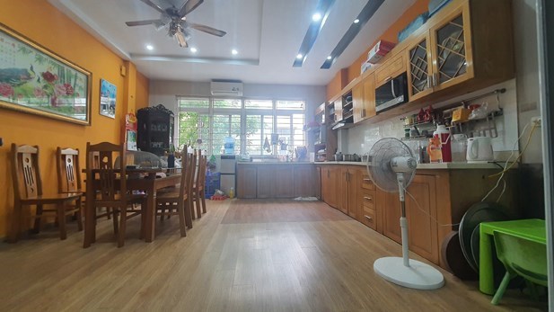 Chính chủ cần bán Tòa nhà 5.5 tầng thang máy mặt đường Chiến Thắng, hai mặt phố