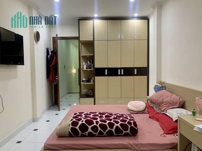 Bán nhà Hồ Tùng Mậu, gara, ô tô 7 chỗ vào nhà. Nhà 5 tầng, ở ngay