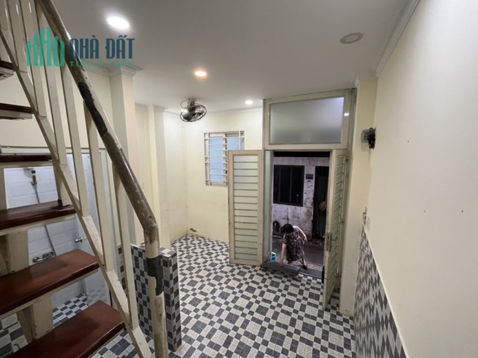 Cho thuê nhà 1 lầu hẻm lớn đường Hồng Lạc, 4,5 triệu/tháng