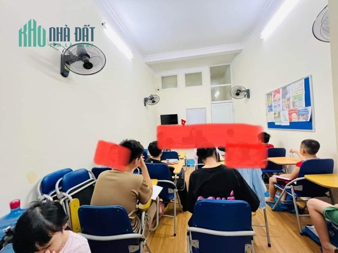 Hiếm! Bán nhà Nguyễn Khánh Toàn, Cầu Giấy diện tích 31m2 giá 4.28 tỷ, sát mặt phố oto đỗ cửa