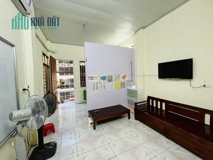 Hiếm! Bán nhà Nguyễn Khánh Toàn, Cầu Giấy diện tích 31m2 giá 4.28 tỷ, sát mặt phố oto đỗ cửa