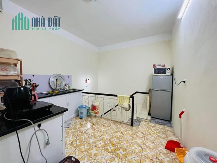 Hiếm! Bán nhà Nguyễn Khánh Toàn, Cầu Giấy diện tích 31m2 giá 4.28 tỷ, sát mặt phố oto đỗ cửa
