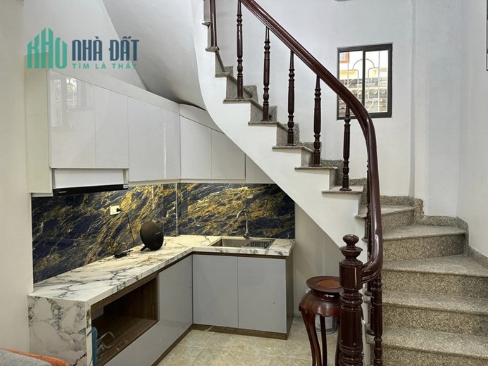 ĐỐNG ĐA, nhà đẹp, 5 tầng, ngõ rộng hơn 10m ra phố chính, 3.49 tỷ