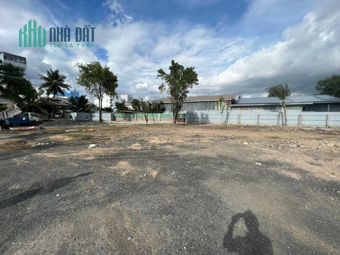 Cho thuê 8000m2 đất view sông Phạm Hữu Lầu - 90x90m