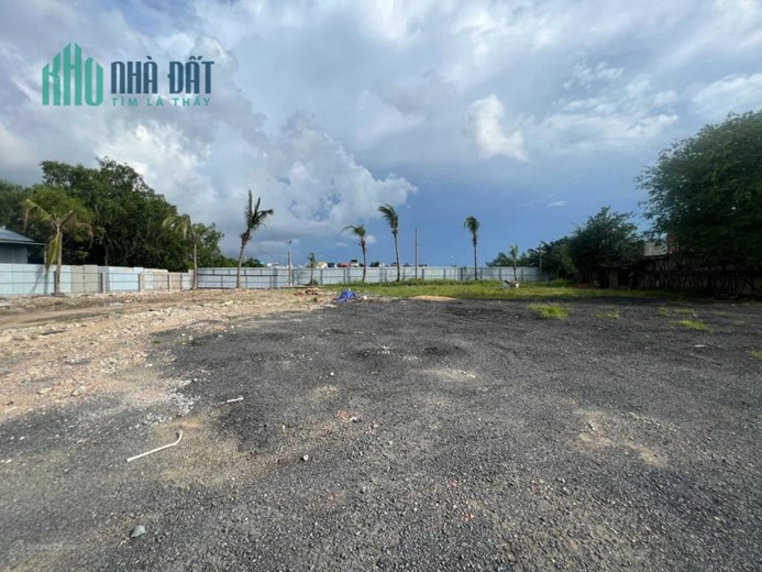 Cho thuê 8000m2 đất view sông Phạm Hữu Lầu - 90x90m