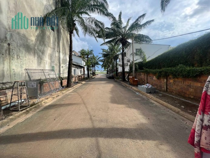 Cho thuê 8000m2 đất view sông Phạm Hữu Lầu - 90x90m