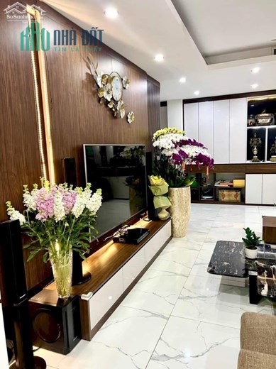 Bán nhà ngõ 130 Xuân Thuỷ phân lô oto kinh doanh 48m  6 tầng mặt tiền  6m giá chào 8.2 tỷ.