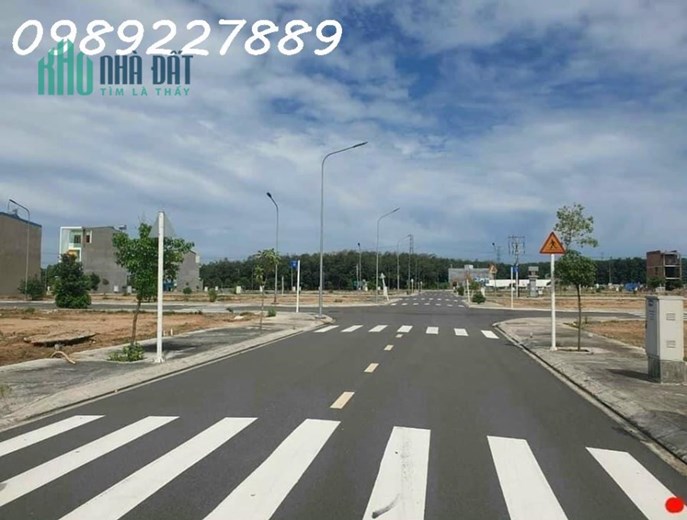 Chính chủ cần chuyển nhượng Lô đất 100m2, trục đường D8, vị trí trung tâm, đối diện chợ