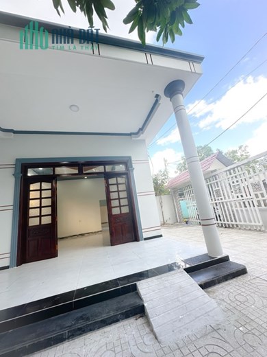 Biệt thự sân vườn 2 MT hẻm 590 Nguyễn Văn Tạo (7.5x23m)