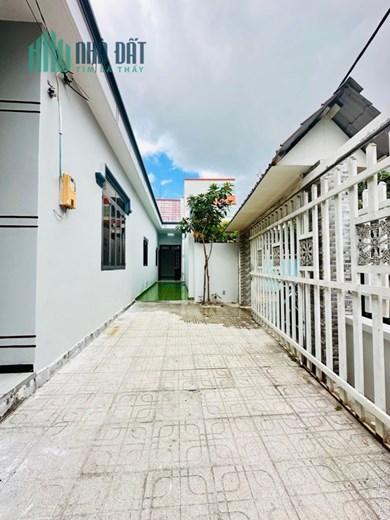 Biệt thự sân vườn 2 MT hẻm 590 Nguyễn Văn Tạo (7.5x23m)