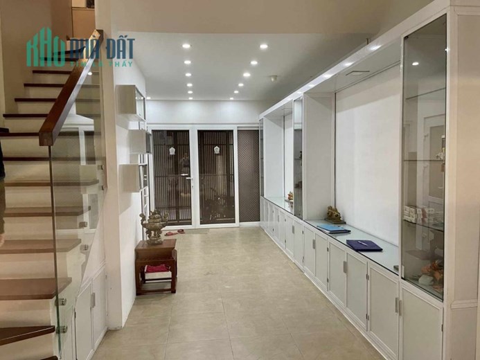 Hiếm. Âu Cơ Tây Hồ 56m 6T MT4.2m. Tháng máy, nhà đẹp, 20m ra ô tô. Nhà dòng tiền. 4.6 tỷ
