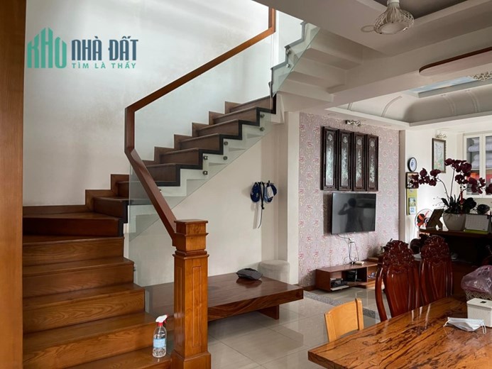 BIỆT THỰ LÔ GÓC 2 MẶT HẺM THẠNH XUÂN QUẬN 12 - NGANG GẦN 7M, 4 TẦNG, NỘI THẤT GỖ CAO CẤP.