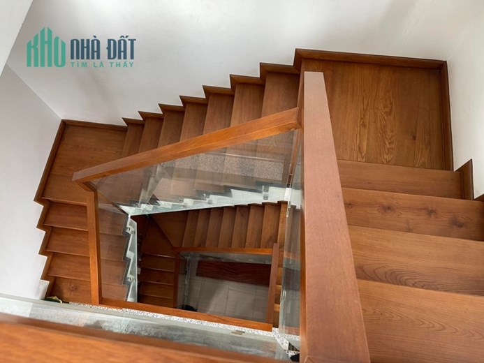 BIỆT THỰ LÔ GÓC 2 MẶT HẺM THẠNH XUÂN QUẬN 12 - NGANG GẦN 7M, 4 TẦNG, NỘI THẤT GỖ CAO CẤP.