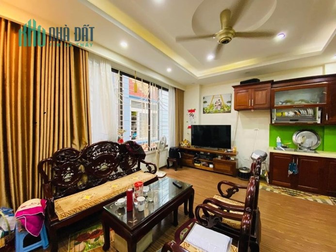 Bán nhà Đống Đa 42m2 nhỉnh 4 tỷ khu phân lô đẹp ở luôn, cạnh ngay ngã 6 Ô Chợ Dừa