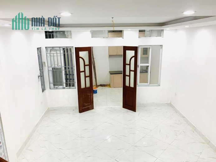 Bán nhà Lĩnh Nam, Hoàng Mai, ngõ nông rộng, gần phố 38 m2, 1 tỷ 580