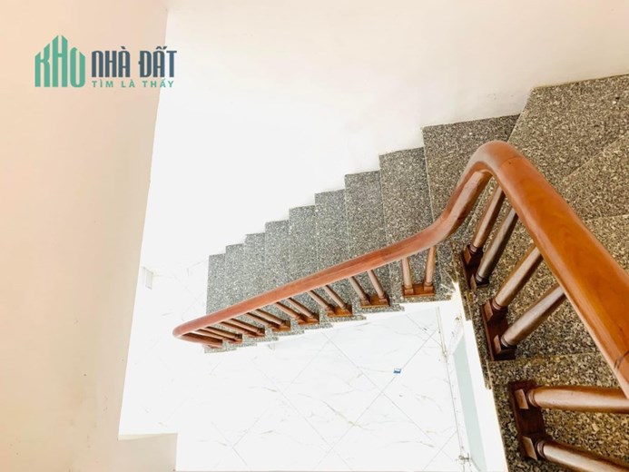 Bán nhà Lĩnh Nam, Hoàng Mai, ngõ nông rộng, gần phố 38 m2, 1 tỷ 580