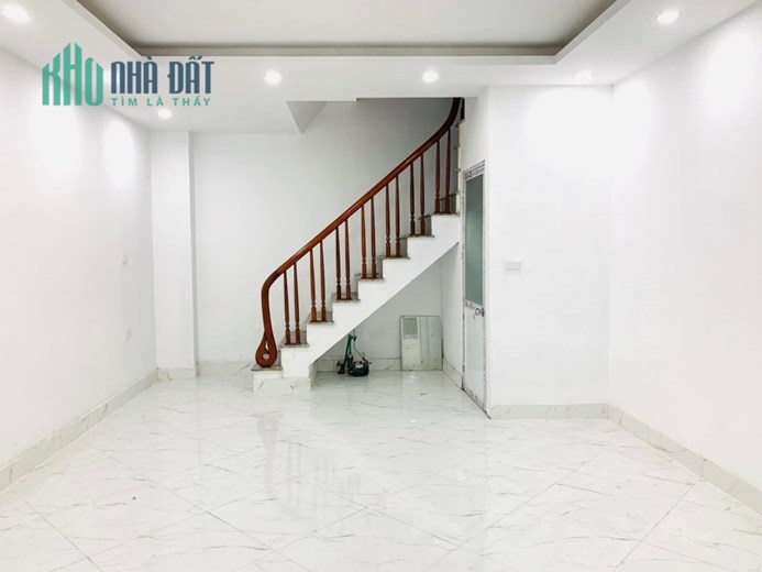 Bán nhà Lĩnh Nam, Hoàng Mai, ngõ nông rộng, gần phố 38 m2, 1 tỷ 580