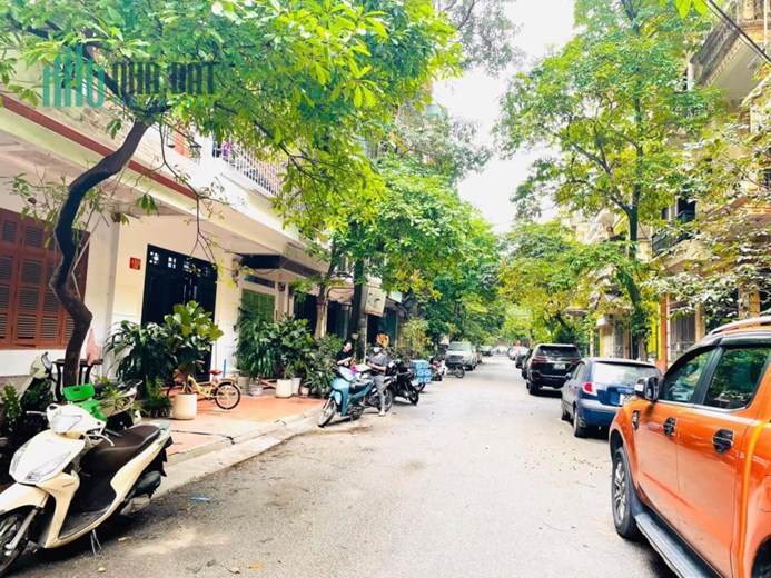 Chính chủ bán TT Đầm Trấu- Hai Bà Trưng 80m2- Lô góc- Ô tô đỗ- Nhà đẹp chỉ 2.55 tỷ