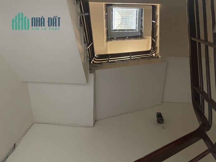 Bán nhà phố 5 tầng sẵn kinh doanh cạnh vòng xuyến điện máy HC, Liên Bảo, Vĩnh Yên