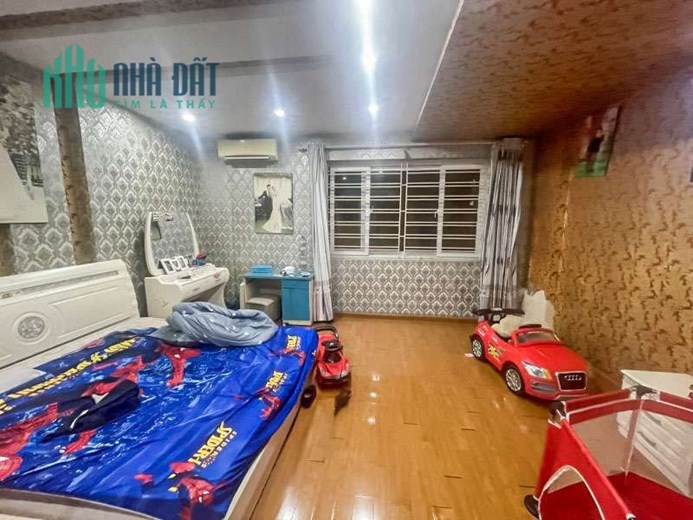 Bán nhà Gia Thụy, Long Biên, ở rộng, oto vào, tiện ích gần, sát phố, 86m, chào 6 tỷ