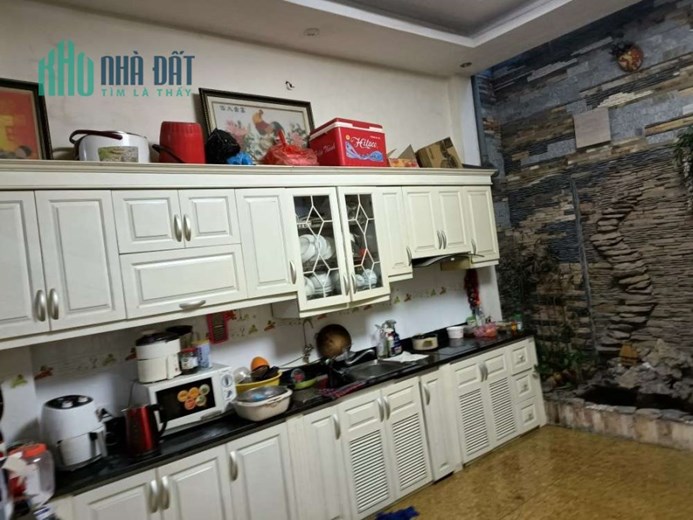 Bán nhà Gia Thụy, Long Biên, ở rộng, oto vào, tiện ích gần, sát phố, 86m, chào 6 tỷ