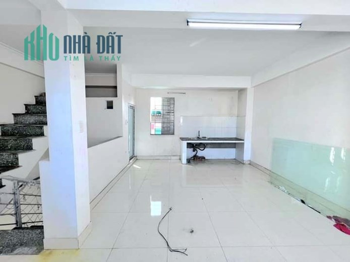 Bán Nhà Mặt Phố Phạm Văn Đồng 32/36m2 x 5 tầng, thông sàn kinh doanh, mặt Phố ở sướng kinh doanh