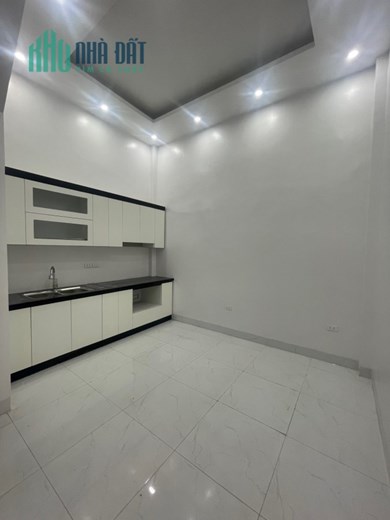 Bán nhà Đường Thịnh quang tặng full nội thất gần ô tô  DT 42m  4Tg  MT 3,8m  nhỉnh 5 tỷ.