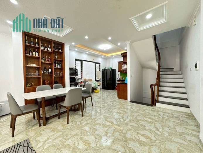 Bán nhà 5 tầng mới Nguyễn Văn Cừ,Long Biên 50m2,Mt5m,lô góc nhỉnh 6 tỷ
