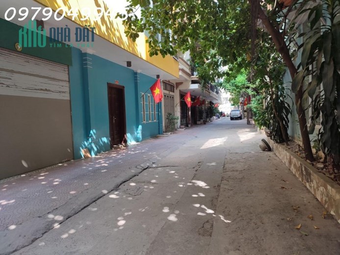 BÁN 70m2 đất trục chính làng Xuân Phương, ô tô kinh doanh, 2 thoáng, giá 7.1 tỷ